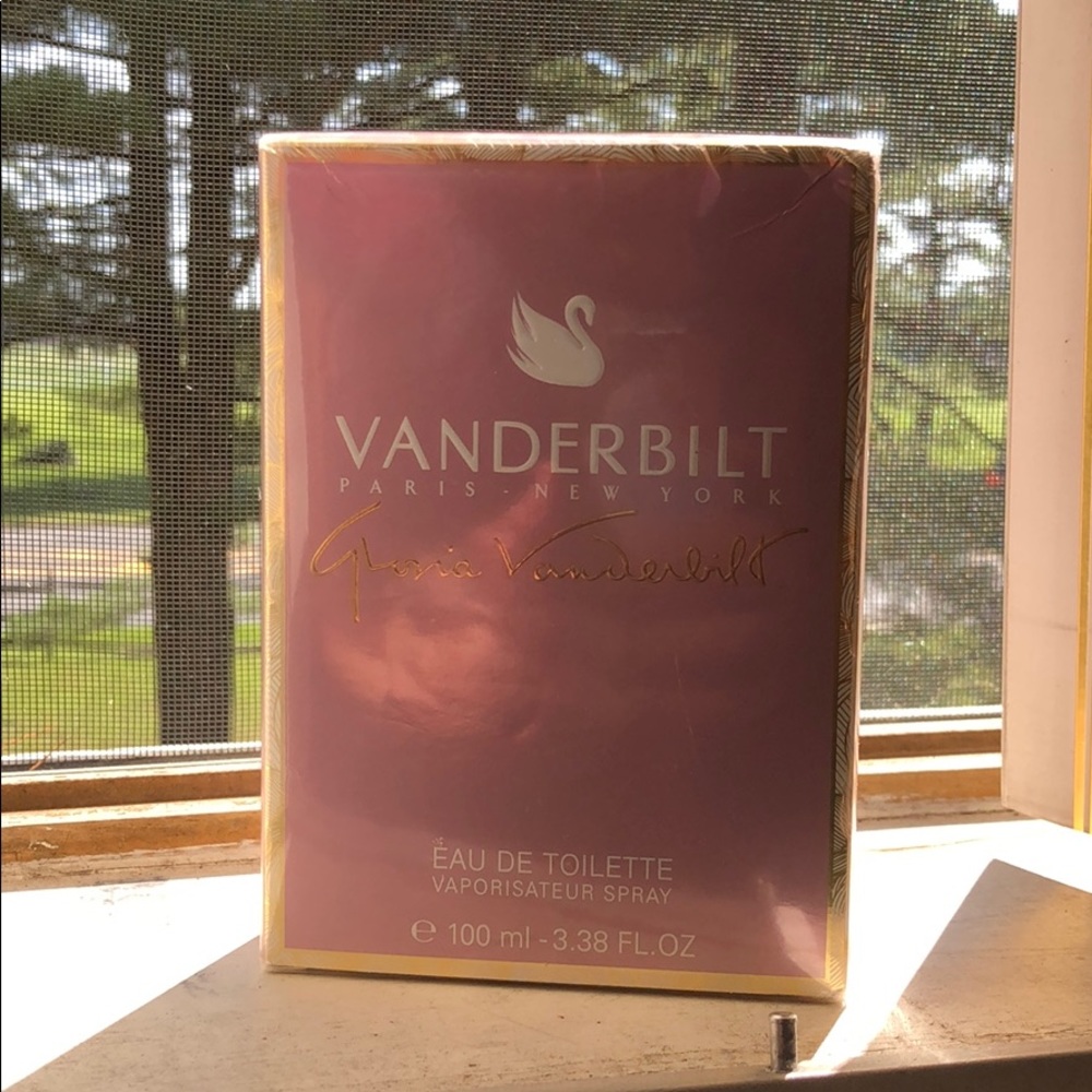 New in package Gloria Vanderbilt EDT 3.38 oz